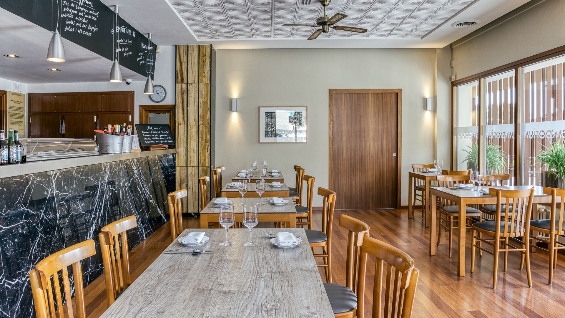 https://www.emporiumhotel.com/resources/img/imgTxt/hotel-emporium-capcalera-cafe-bistrot-1_1_12_175.jpg